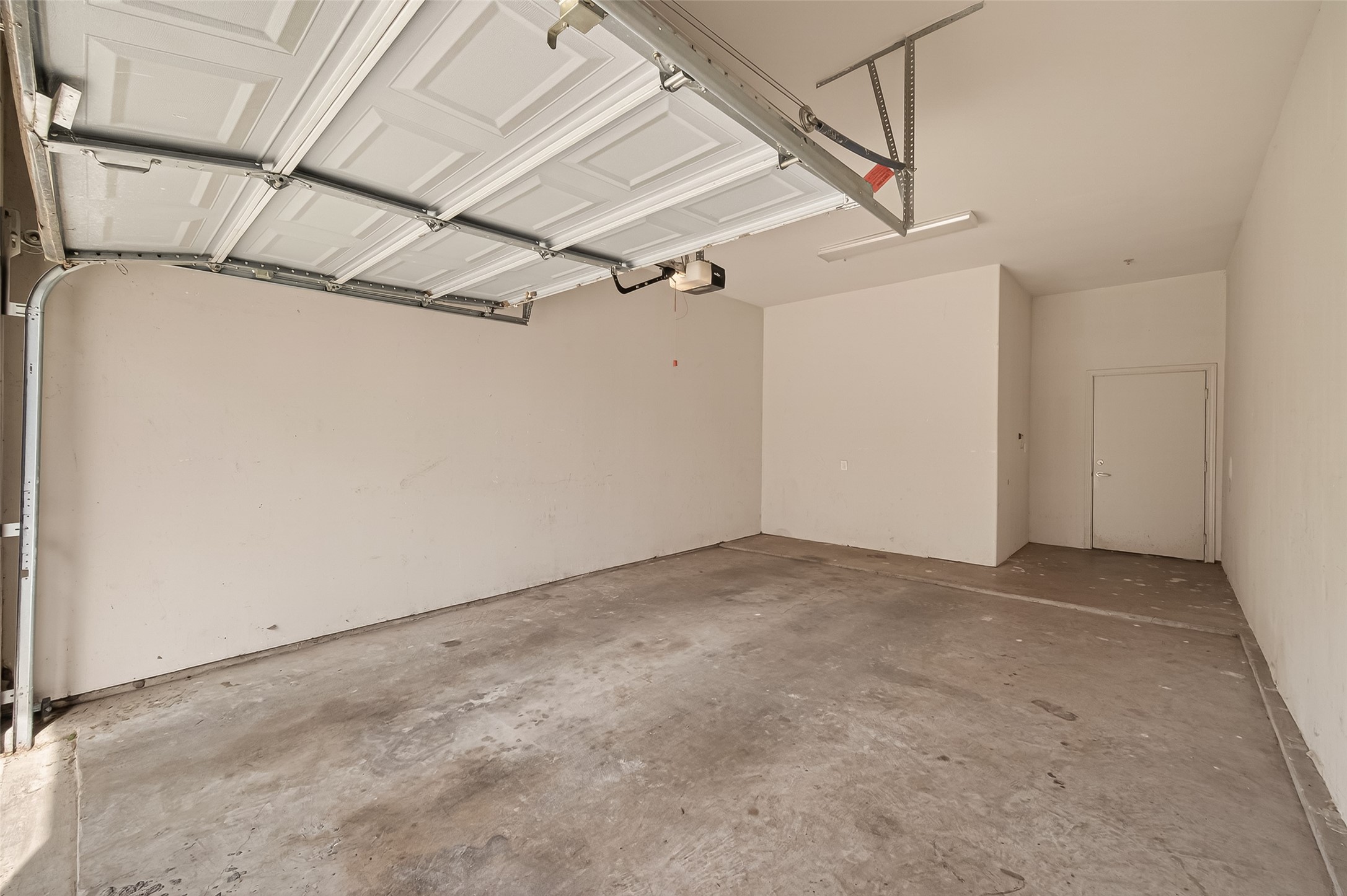 1441 East Street, Unit 308 Houston, TX 77007 - Photo 34 of 42 Another view of the Garage.