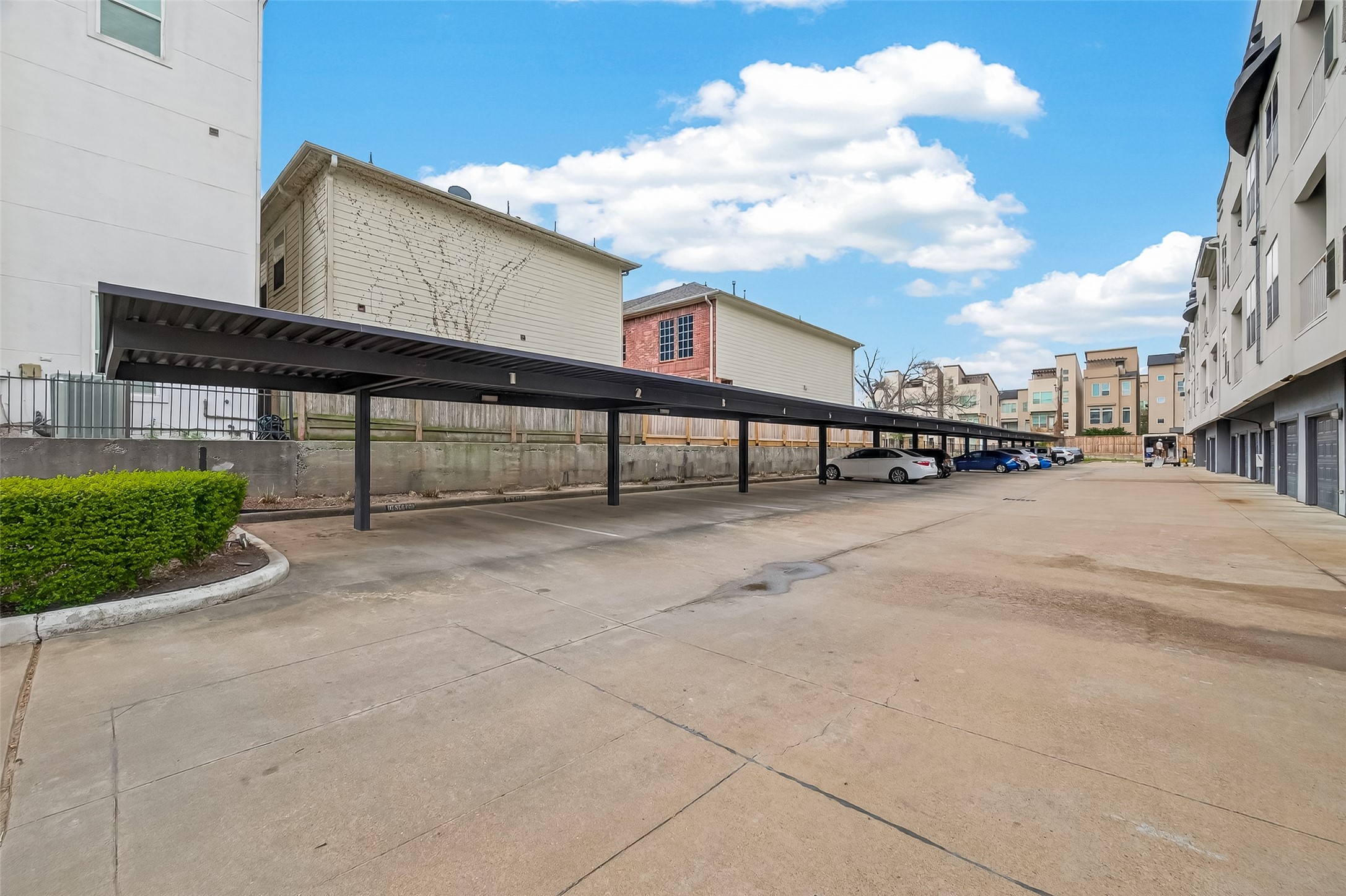 1441 East Street, Unit 308 Houston, TX 77007 - Photo 36 of 42 Plenty of guest parking!!