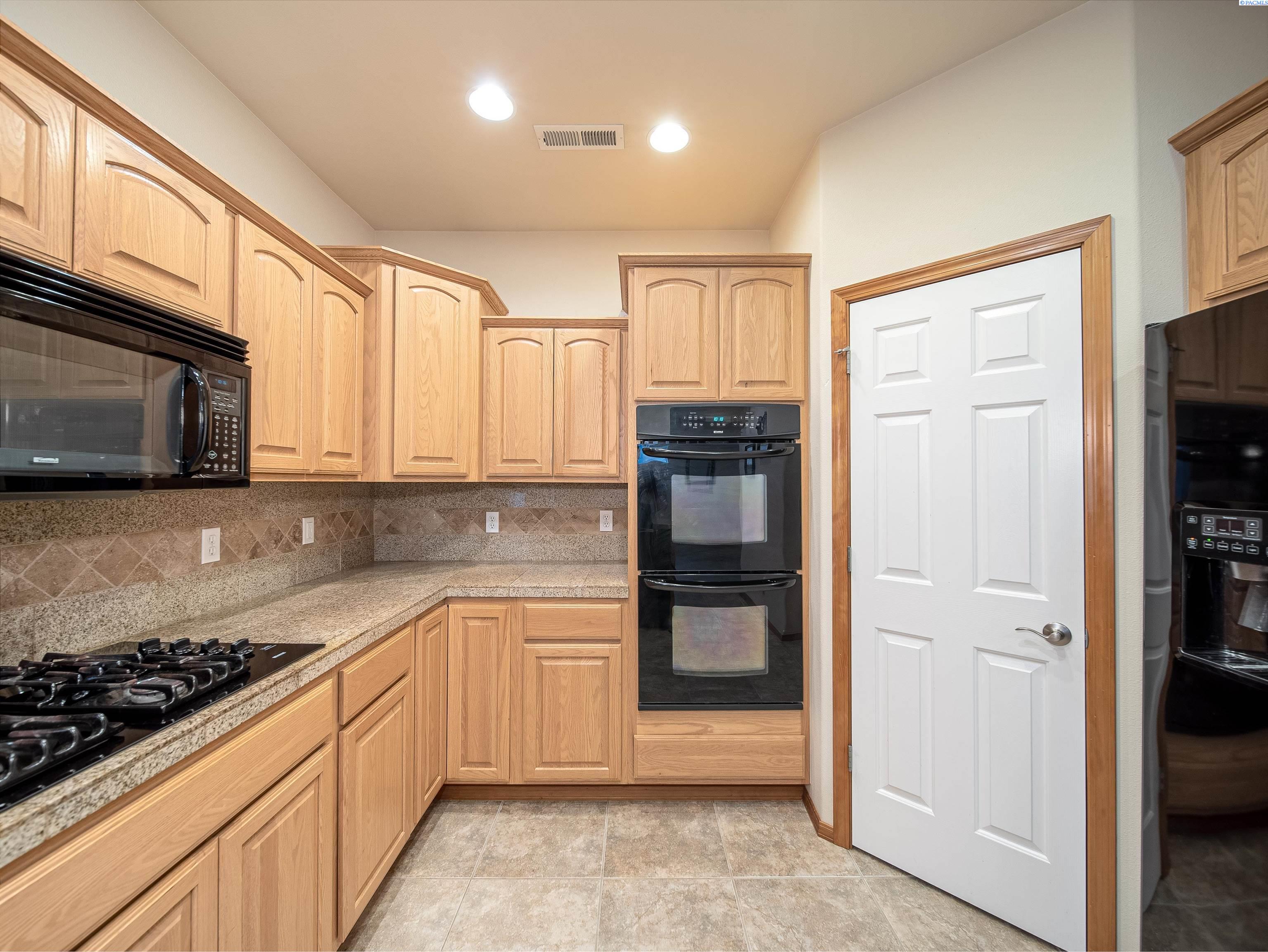 143 Keene Road Richland, WA 99352 - Photo 7 of 34 Gallery Image 7