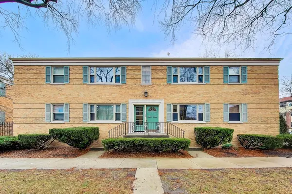 $219,900 | 1039 Randolph Street, Unit 1W, Oak Park, IL 60302
