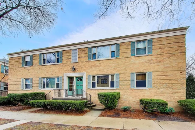 $199,900 | 1039 Randolph Street, Unit 1W, Oak Park, IL 60302