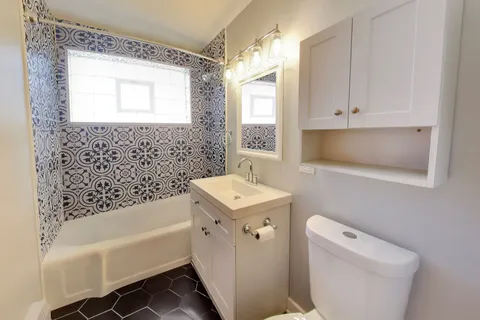 $229,000 | 1039 Randolph Street, Unit 1W, Oak Park, IL 60302