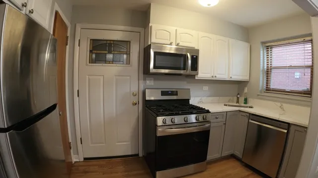 $199,900 | 1039 Randolph Street, Unit 1W, Oak Park, IL 60302