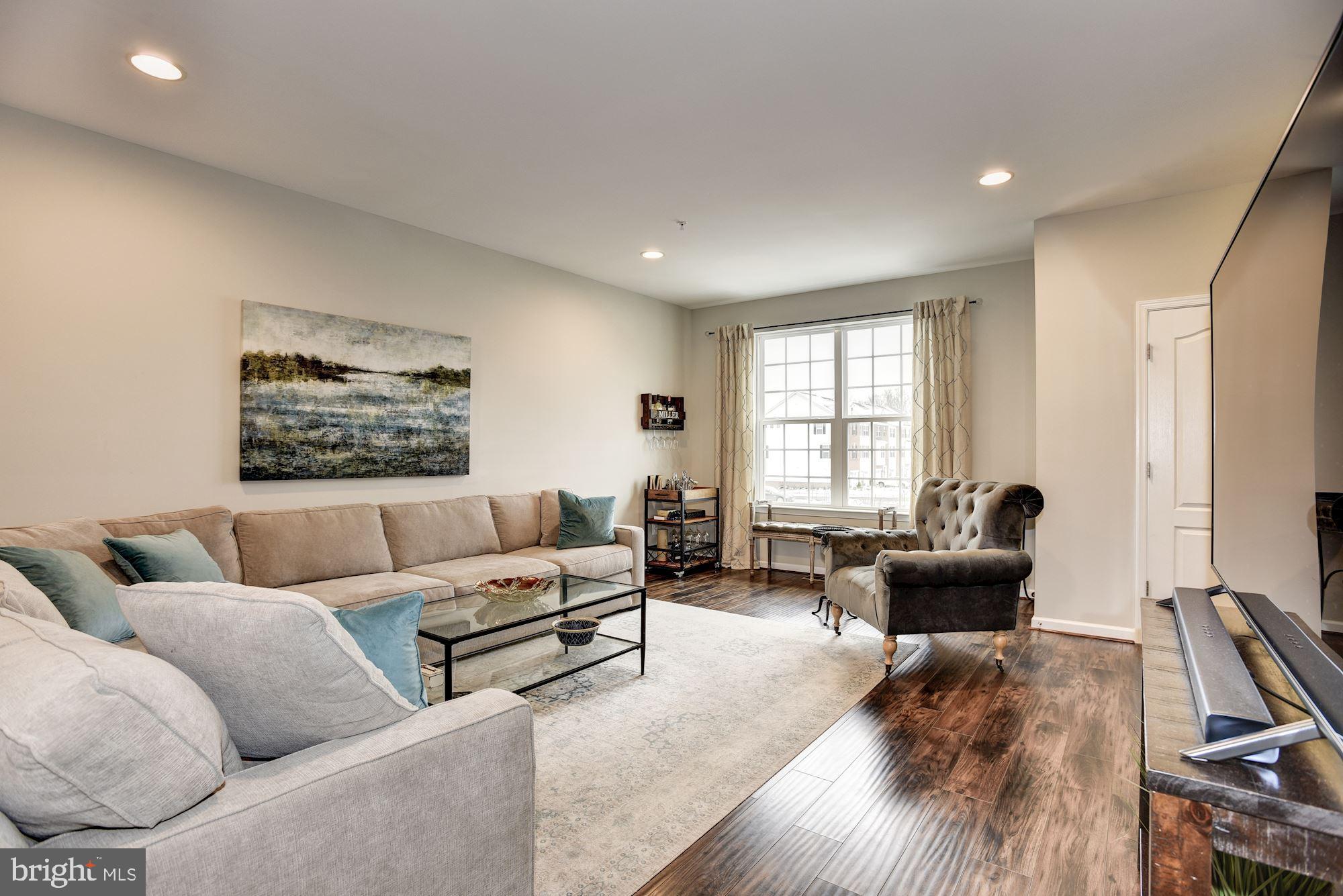 964 Winter Run Road Baltimore, MD 21220 - Photo 5 of 38 Living Room