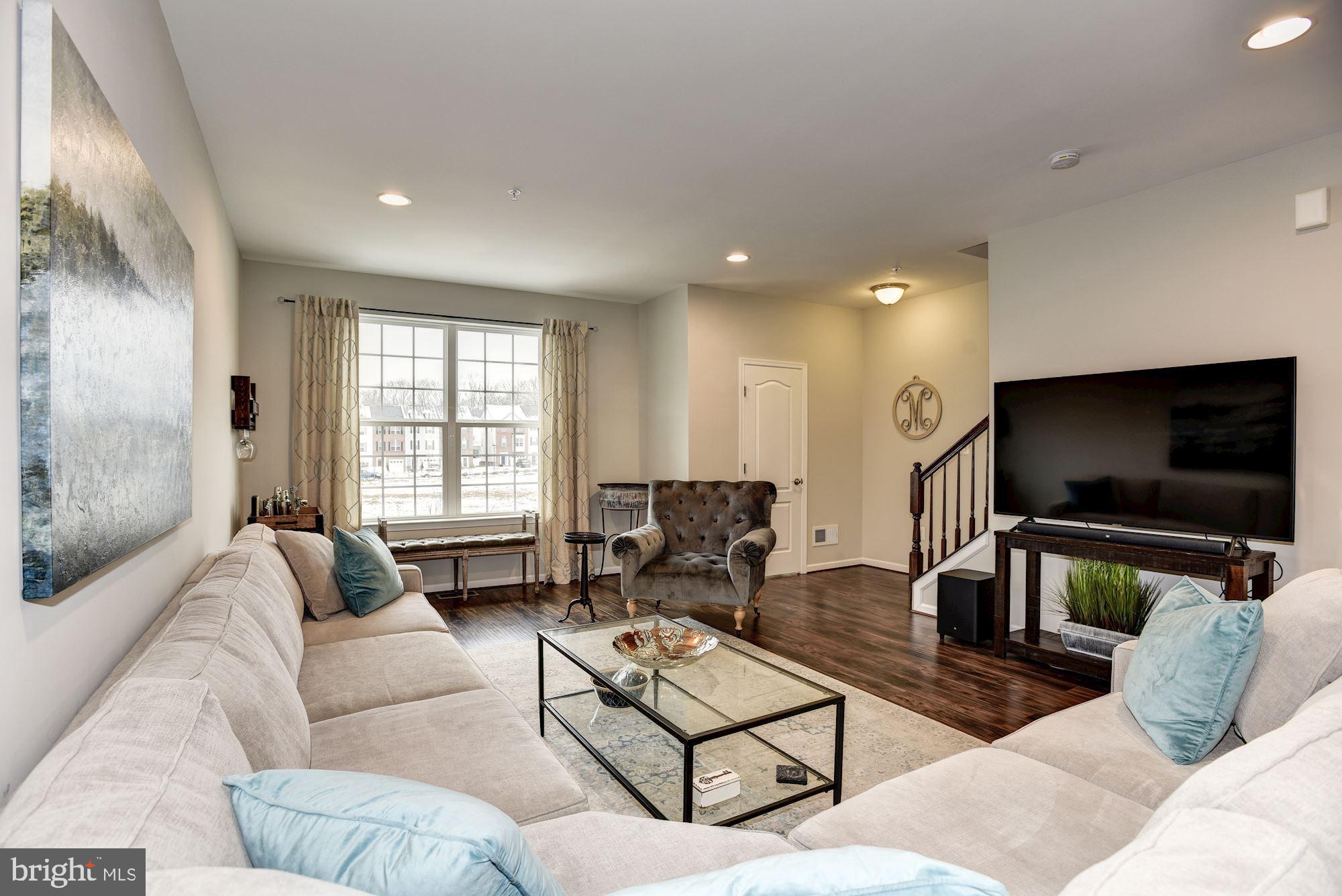 964 Winter Run Road Baltimore, MD 21220 - Photo 6 of 38 Living Room