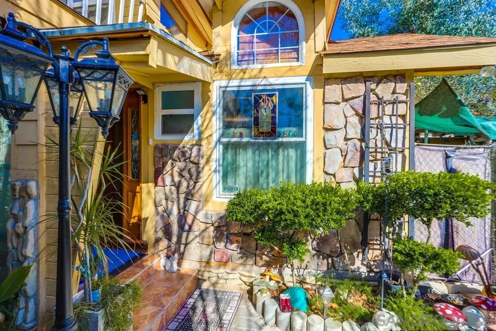 17745 Highway 67 Ramona, CA 92065 - Photo 2 of 24 a view of entryway with a flower garden