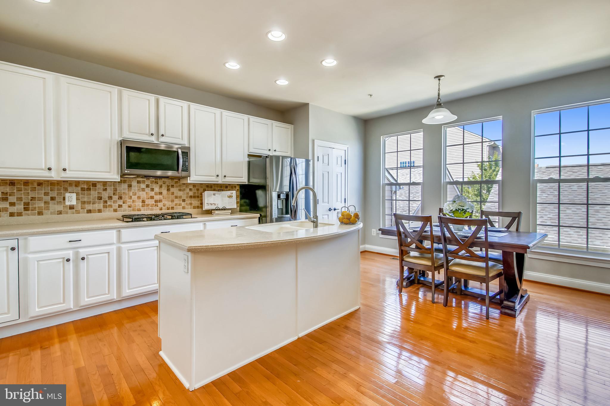 23027 Birch Mead Road Clarksburg, MD 20871 - Photo 16 of 71 Chef-style Eat-in Kitchen with Island
