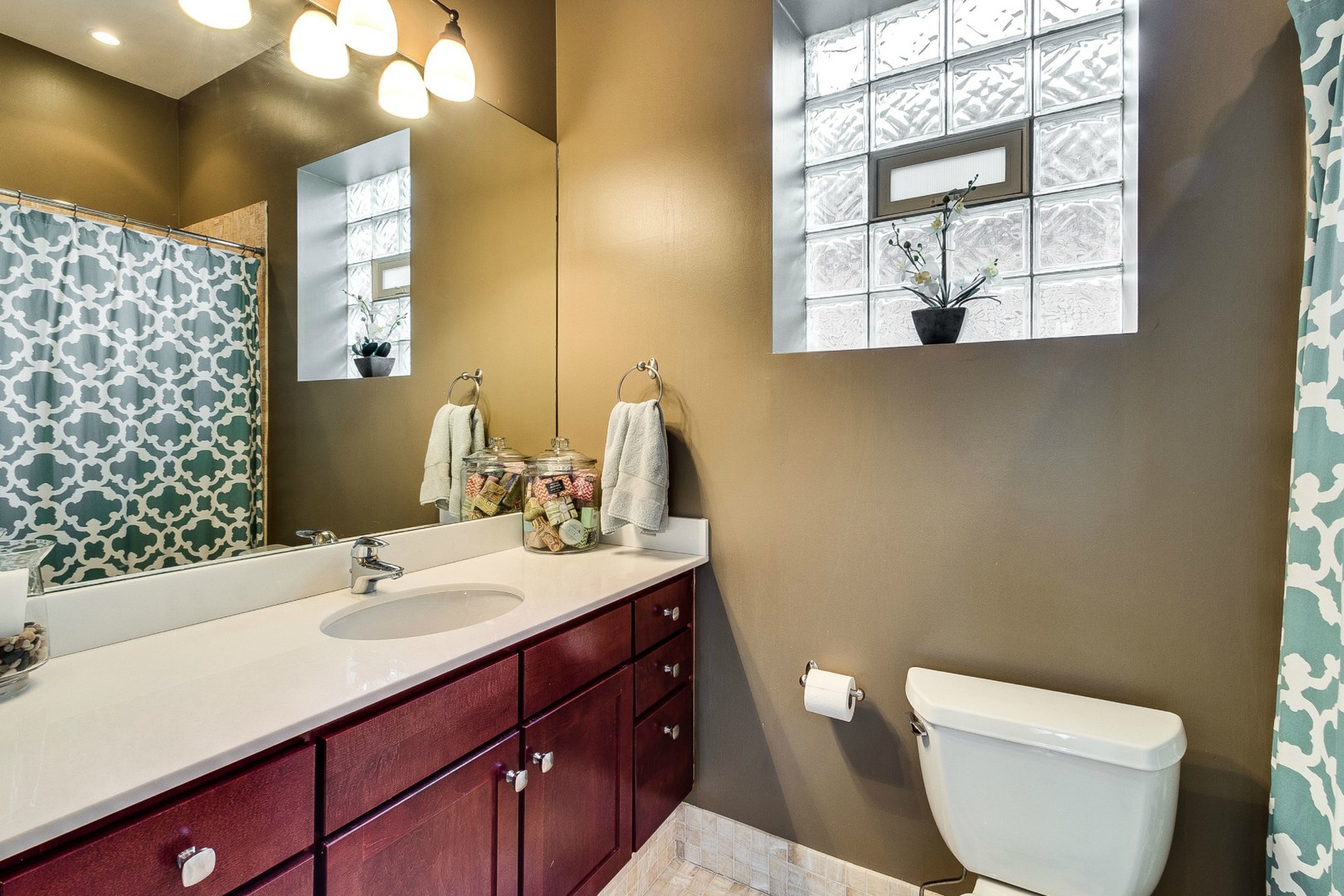 1844 West Huron Street Chicago, IL 60622 - Photo 16 of 34 a bathroom with a toilet a sink and mirror