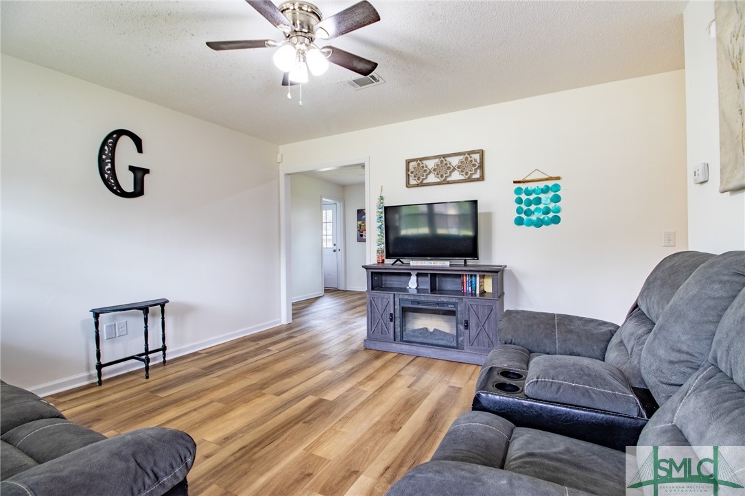 140 Glenn Bryant Road Hinesville, GA 31313 - Photo 4 of 47