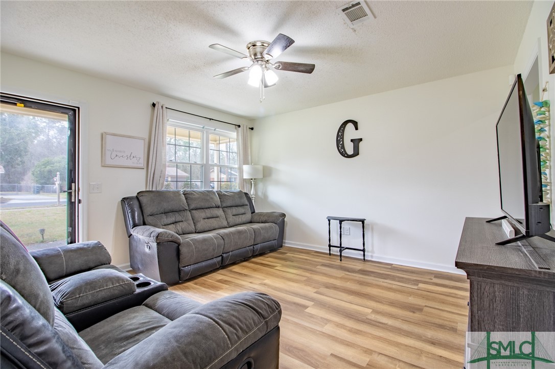 140 Glenn Bryant Road Hinesville, GA 31313 - Photo 6 of 47