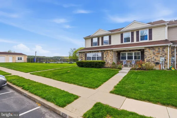 $2,200 | 628 Lancaster Court, Downingtown, PA 19335