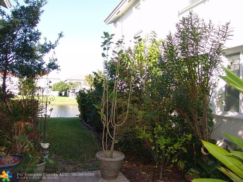 3071 Laurel Ridge Circle, Unit 3071 Riviera Beach, FL 33404 - Photo 3 of 26