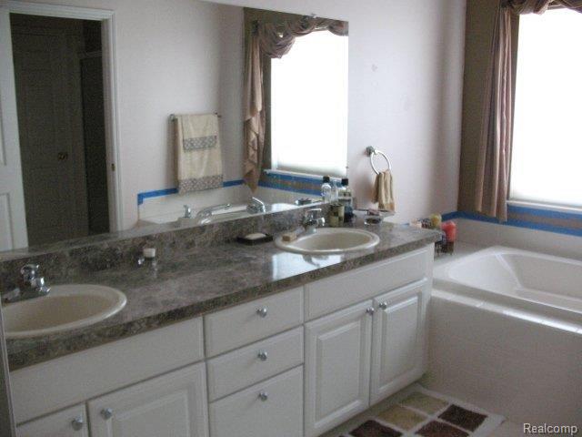 65 Ridge Field Court Oxford, MI 48371 - Photo 13 of 24 Master Bath.JPG