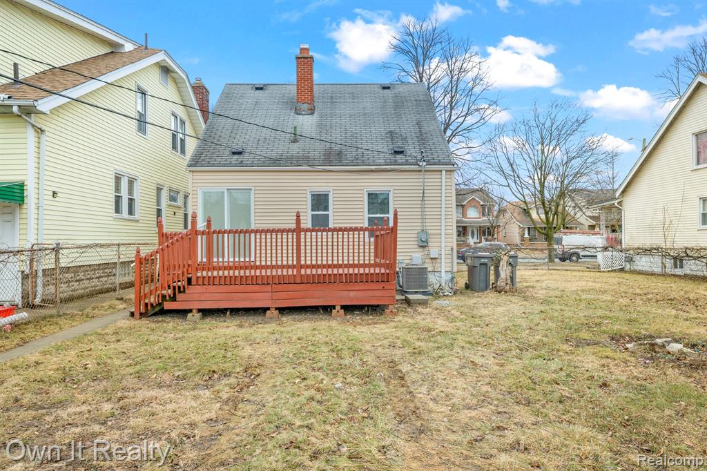 7335 Maple Street Dearborn, MI 48126 - Photo 7 of 34