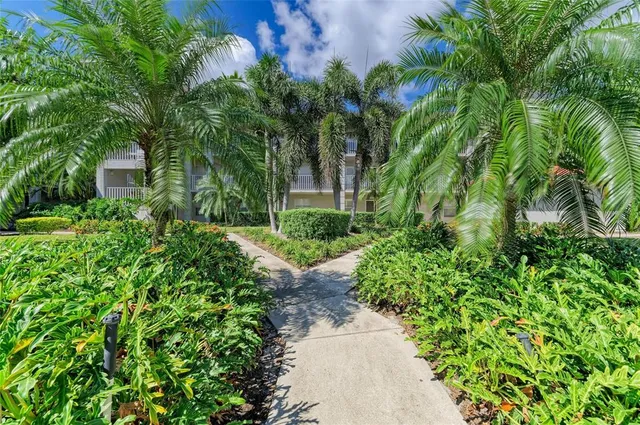 $340,000 | 9320 Clubside Circle, Unit 2104, Sarasota, FL 34238