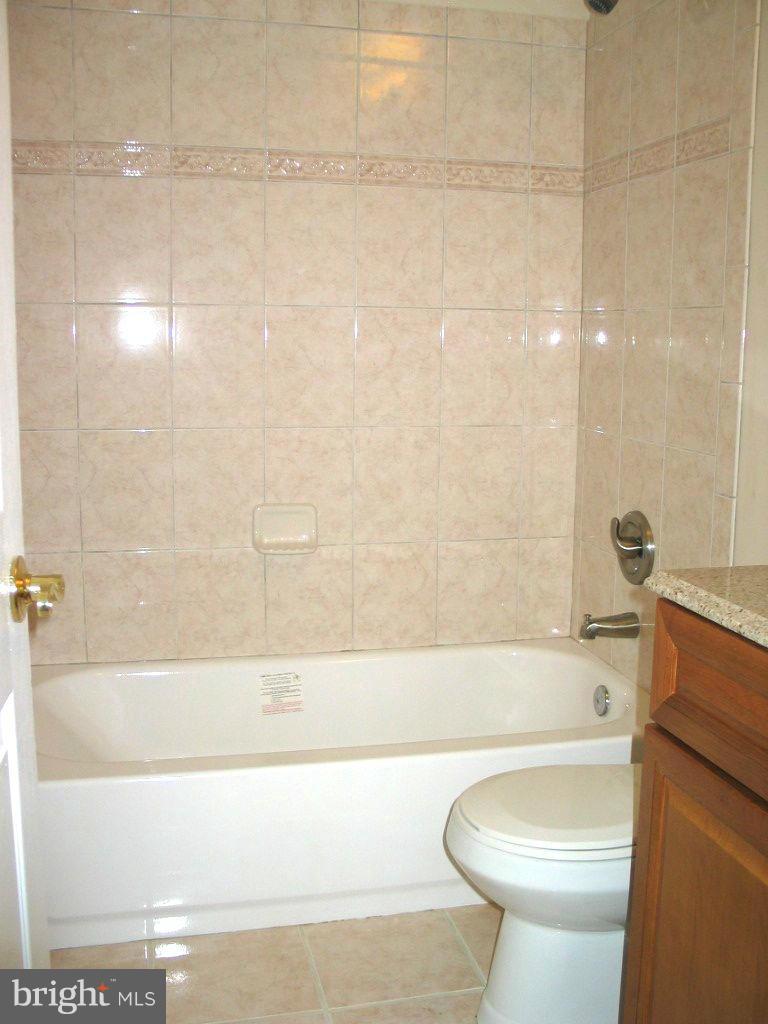 841 Evergreen Road Severn, MD 21144 - Photo 3 of 26 a bathroom with a sink a toilet and bathtub