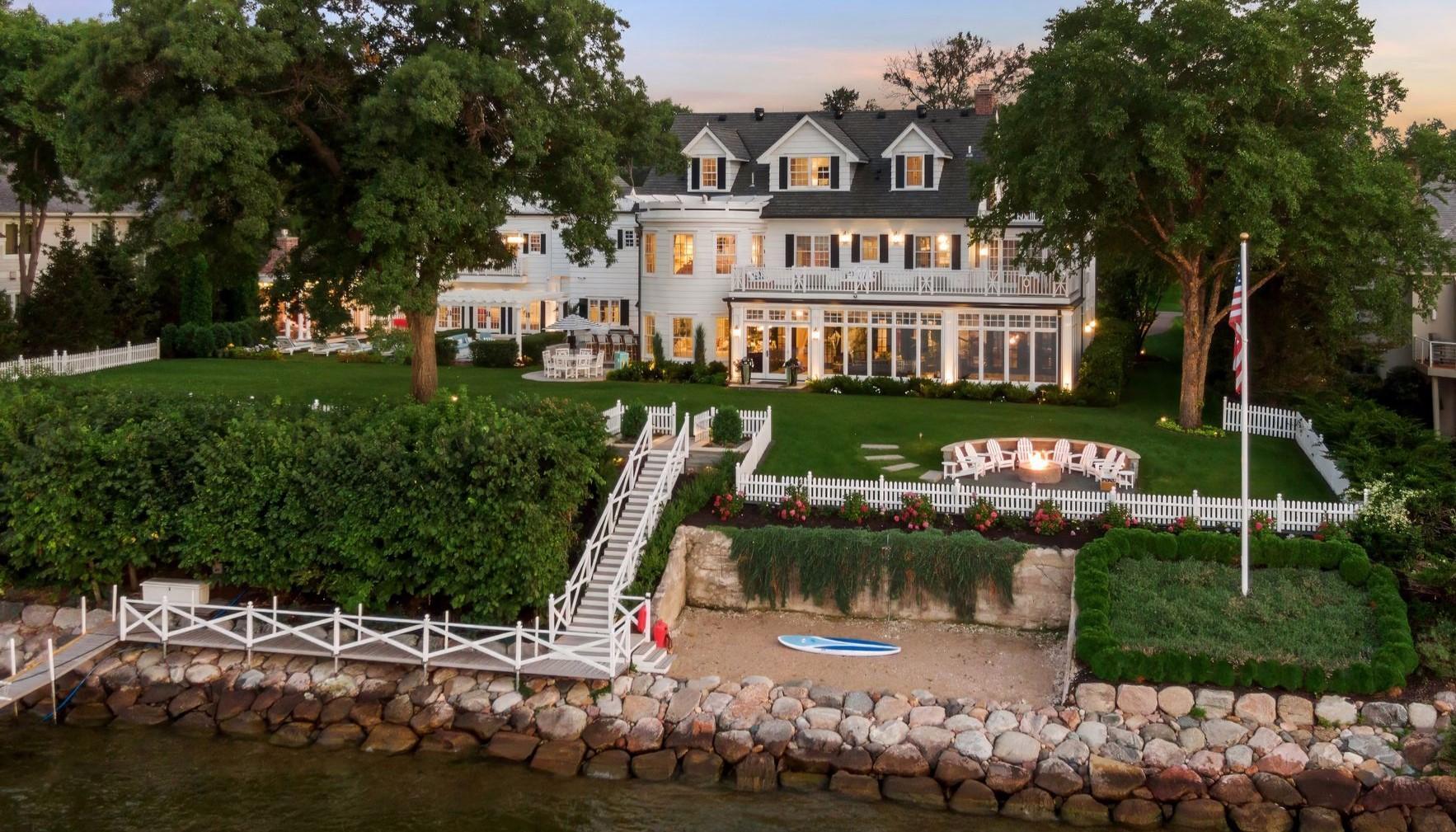 20100 Lakeview Avenue Excelsior, MN 55331 - Photo 2 of 43