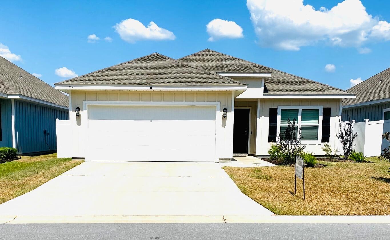 a view of a house with backyard