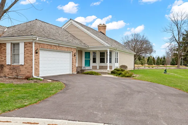$549,900 | 401 Park Barrington Drive, Barrington, IL 60010