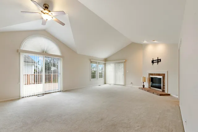 $549,900 | 401 Park Barrington Drive, Barrington, IL 60010