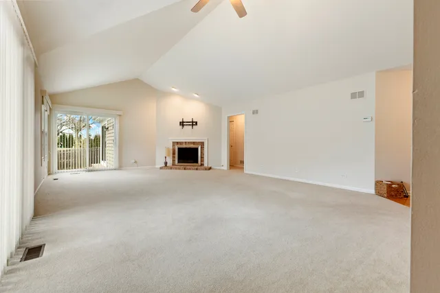 $549,900 | 401 Park Barrington Drive, Barrington, IL 60010