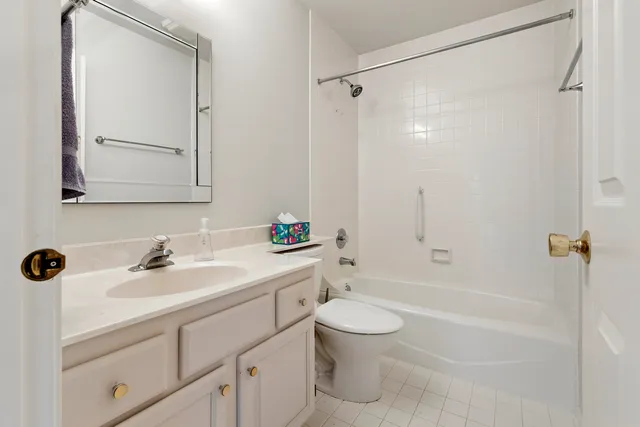 $549,900 | 401 Park Barrington Drive, Barrington, IL 60010