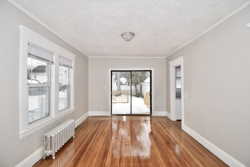 34 Castle Street Springfield, MA 01118 - Photo 9 of 39