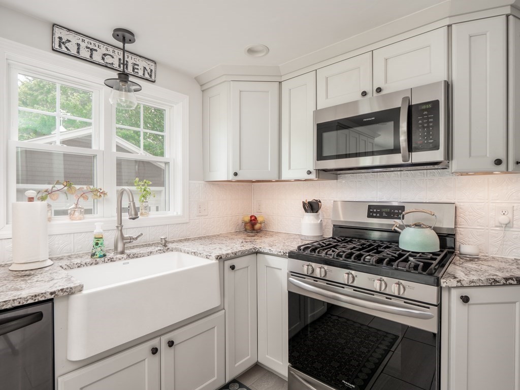 217 Brandy Brow Road Haverhill, MA 01830 - Photo 5 of 40 Gallery Image 5