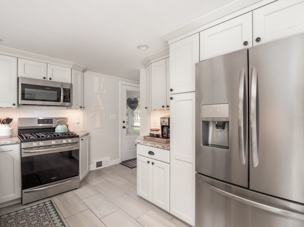 217 Brandy Brow Road Haverhill, MA 01830 - Photo 8 of 40 Gallery Image 8