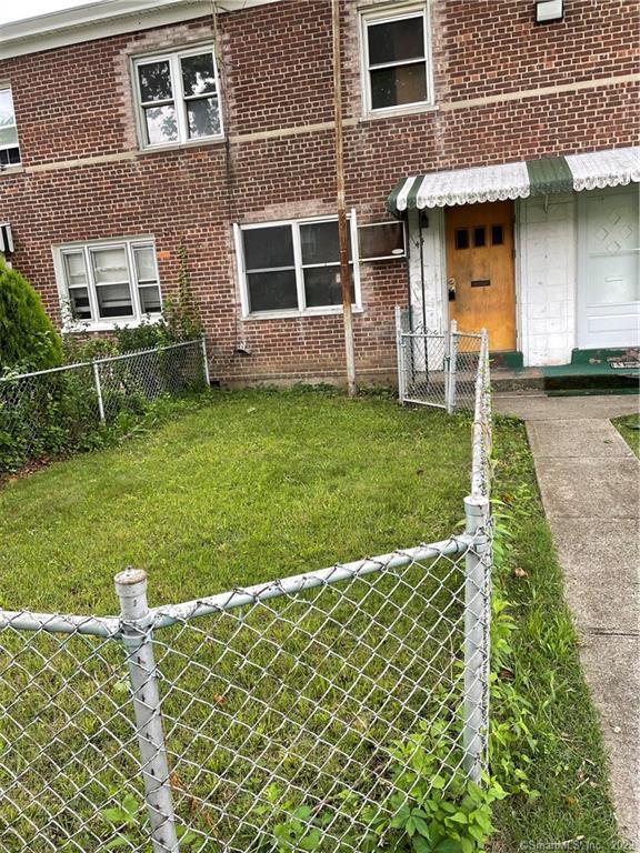 Success Success Success Court, Unit 29 44 Bridgeport, CT 06610 - Photo 1 of 1 Front yard area
