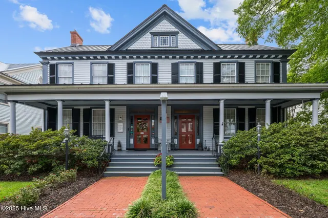 $1,750,000 | 215 Pollock Street, New Bern, NC 28560