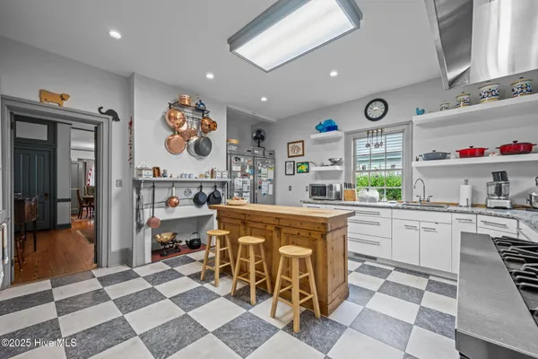 $1,750,000 | 215 Pollock Street, New Bern, NC 28560