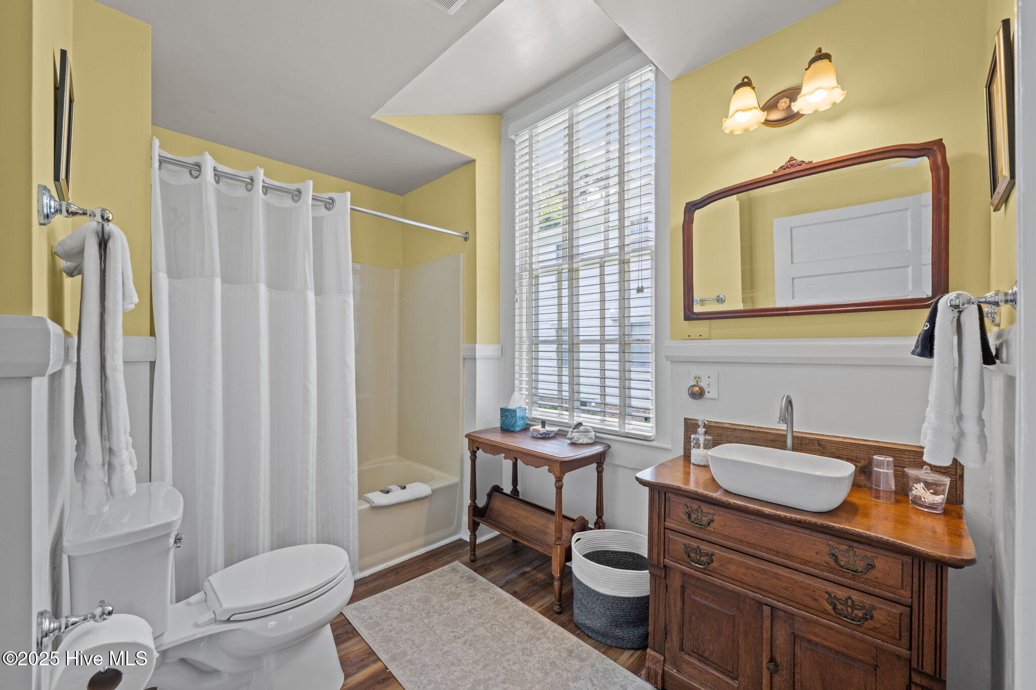 215 Pollock Street New Bern, NC 28560 - Photo 30 of 109 1st Fl BR 1 Ensuite