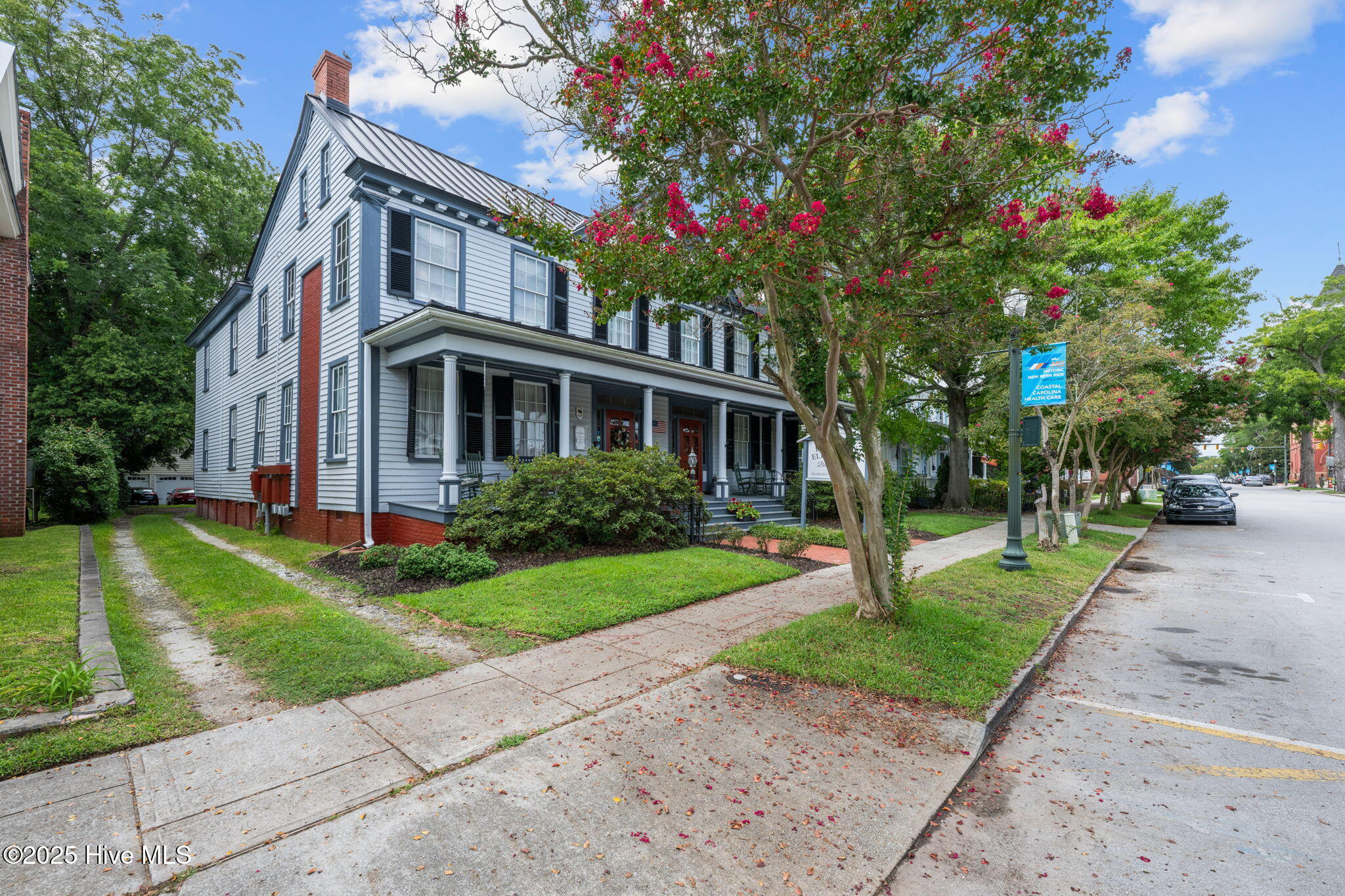 215 Pollock Street New Bern, NC 28560 - Photo 4 of 109 19-web-or-mls-DSC_8655