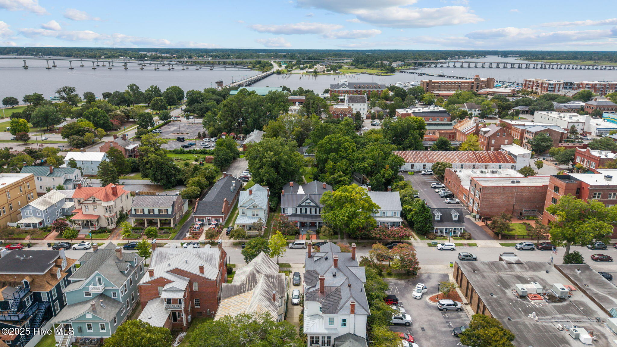 215 Pollock Street New Bern, NC 28560 - Photo 5 of 109 6-web-or-mls-DJI_20250811122410_0026_D