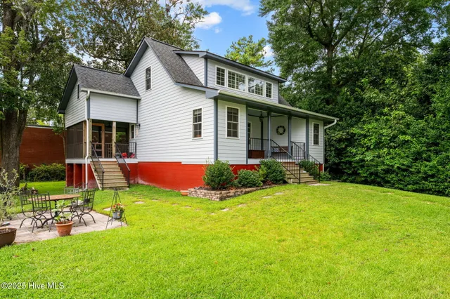 $1,750,000 | 215 Pollock Street, New Bern, NC 28560