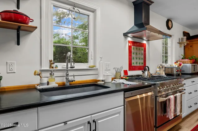 $1,750,000 | 215 Pollock Street, New Bern, NC 28560