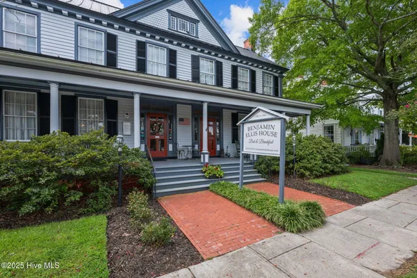 $1,750,000 | 215 Pollock Street, New Bern, NC 28560