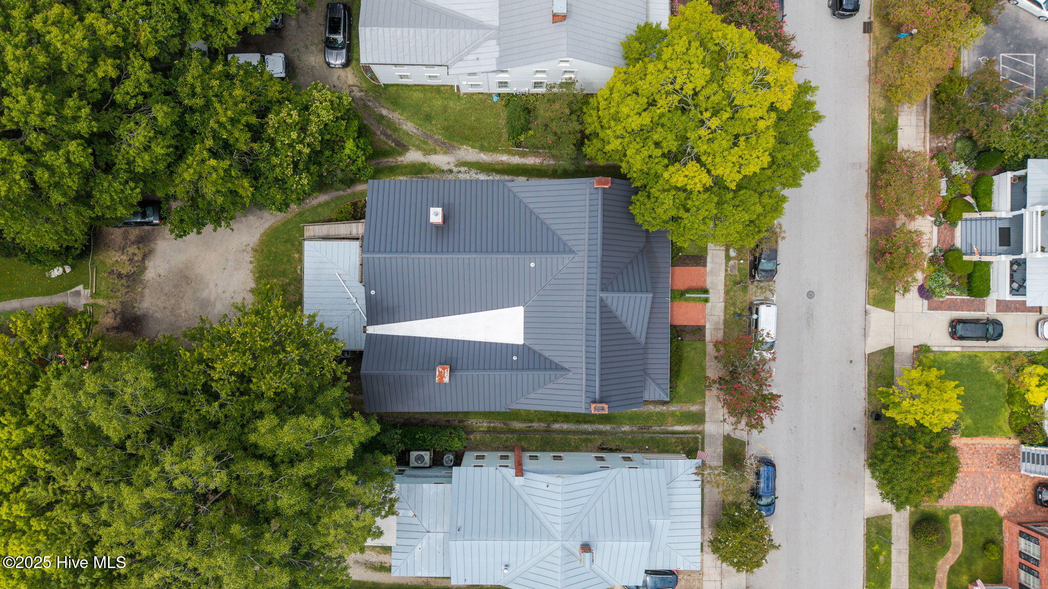 215 Pollock Street New Bern, NC 28560 - Photo 98 of 109 5-web-or-mls-DJI_20250811122351_0025_D