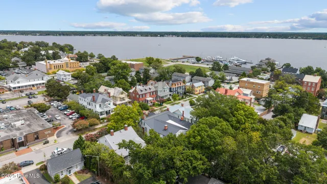 $1,750,000 | 215 Pollock Street, New Bern, NC 28560