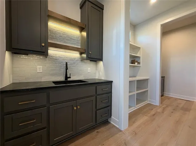 $999,565 | 17183 South Heatherwood Street, Olathe, KS 66062