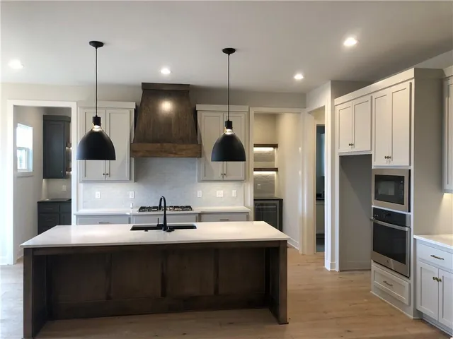 $999,565 | 17183 South Heatherwood Street, Olathe, KS 66062