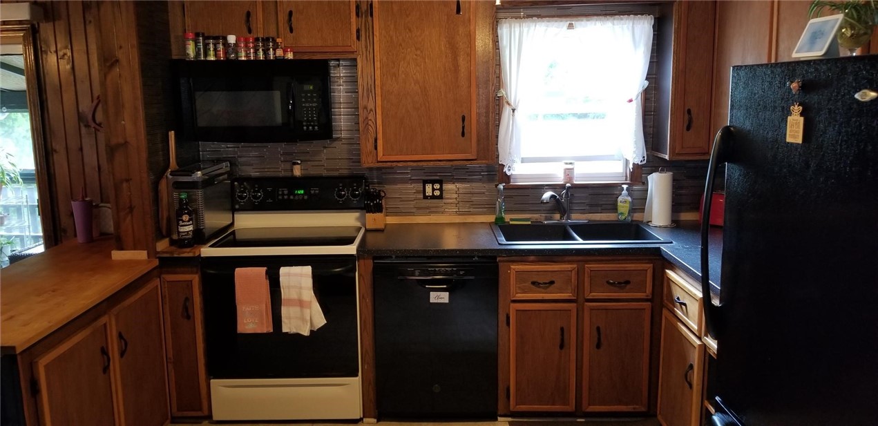 4 Collier Way Coventry, RI 02816 - Photo 21 of 35 kitchen