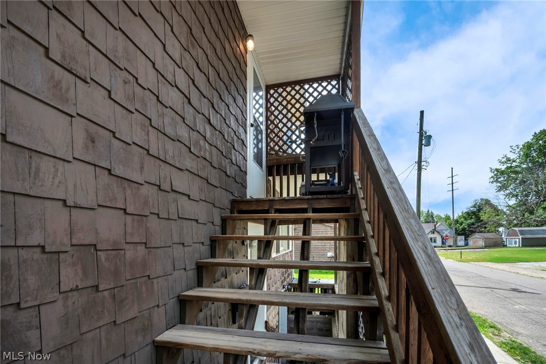 1202 Lawrence Road Northeast Canton, OH 44705 - Photo 10 of 16