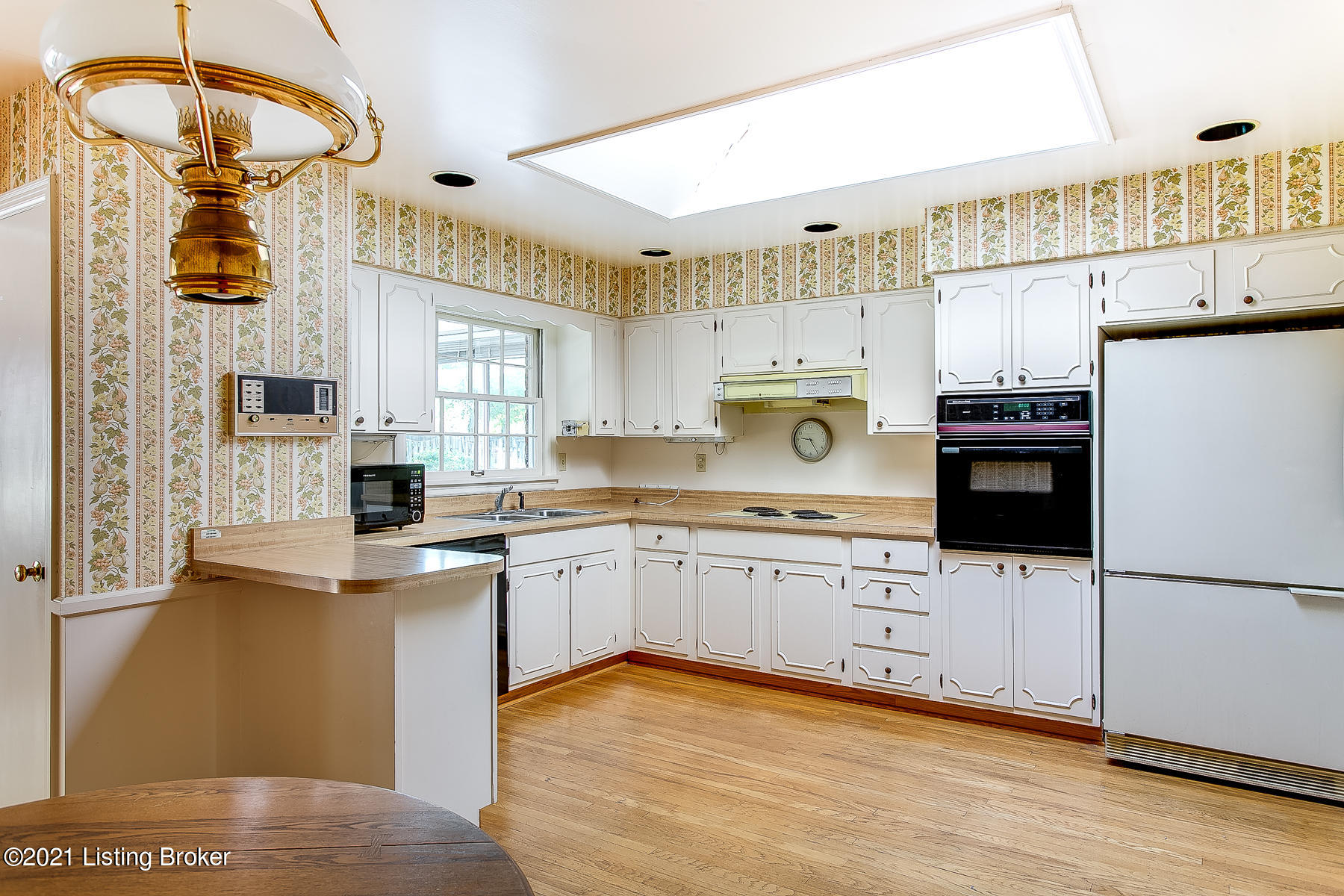 2305 Merrick Road Louisville, KY 40207 - Photo 22 of 55 Kitchen