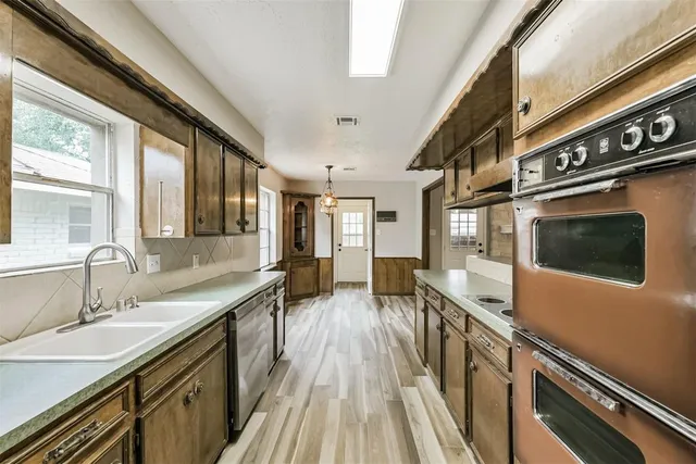 $2,500 | 28902 Twisted Oak Drive, Shenandoah, TX 77381