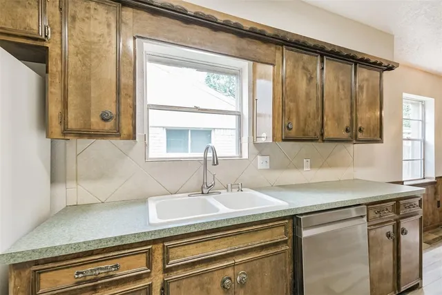 $2,500 | 28902 Twisted Oak Drive, Shenandoah, TX 77381