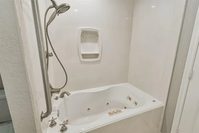 $2,500 | 28902 Twisted Oak Drive, Shenandoah, TX 77381