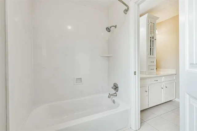 $2,500 | 28902 Twisted Oak Drive, Shenandoah, TX 77381