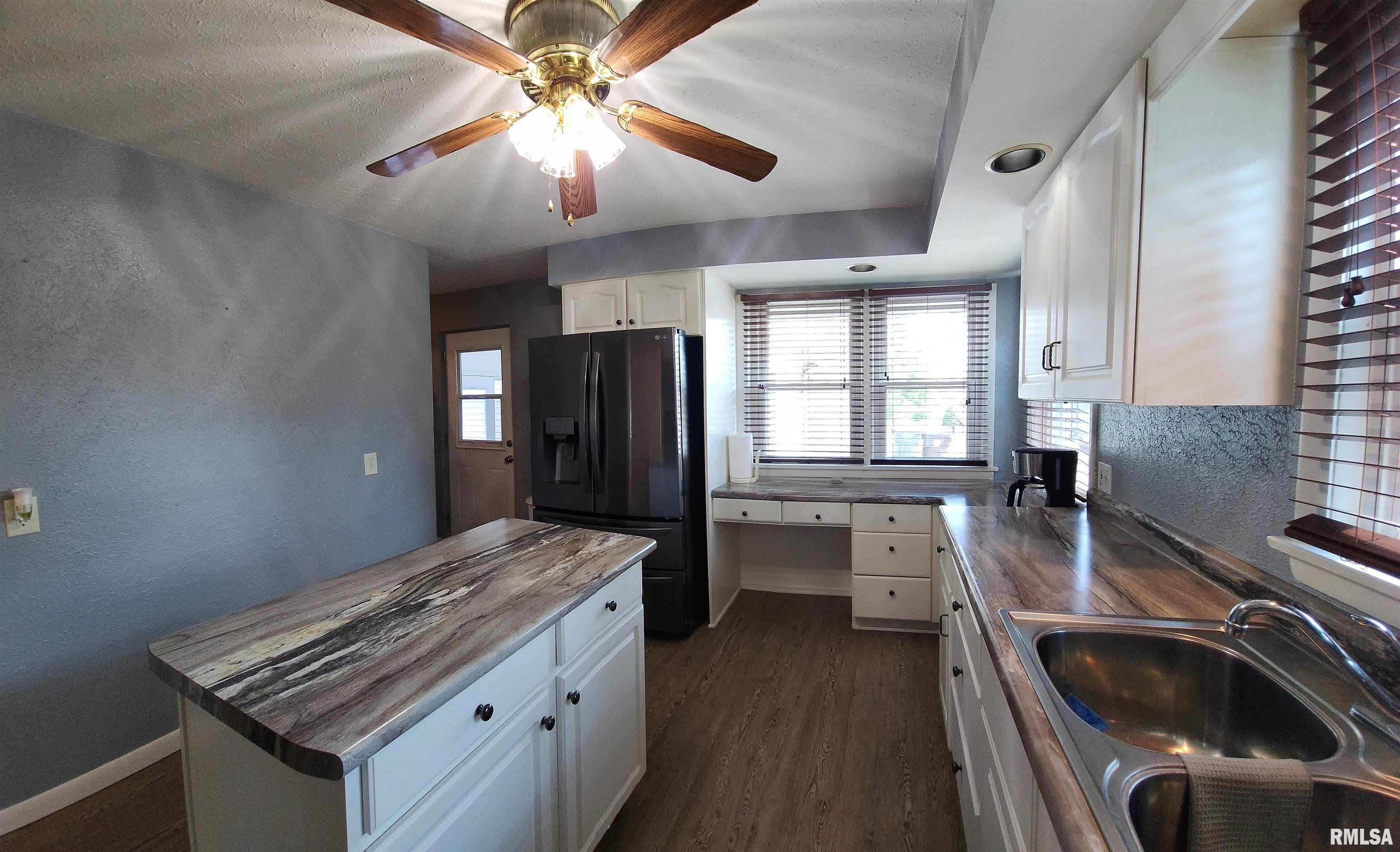 1109 Sheridan Road Pekin, IL 61554 - Photo 12 of 41